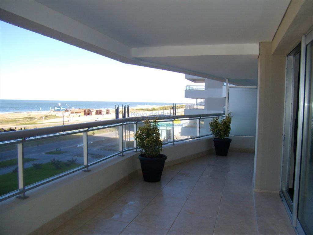 Apartamento en Brava, 3 dormitorios *