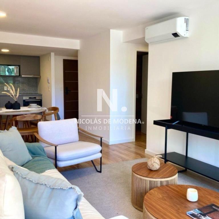 Moderno Apartamento de 1 Dormitorio con Patio en