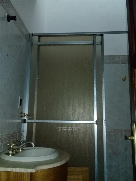 Excelente chalet en venta en Colón. Alquilado.