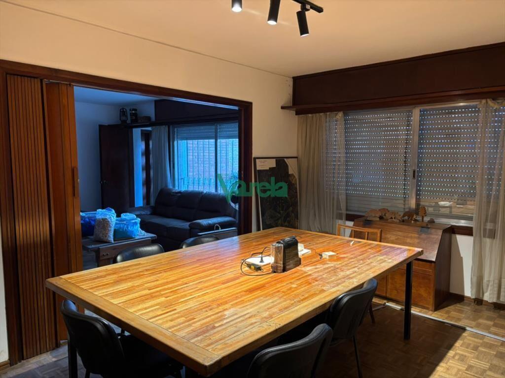 Venta de gran casa en parque Batlle de 5 dormitorios