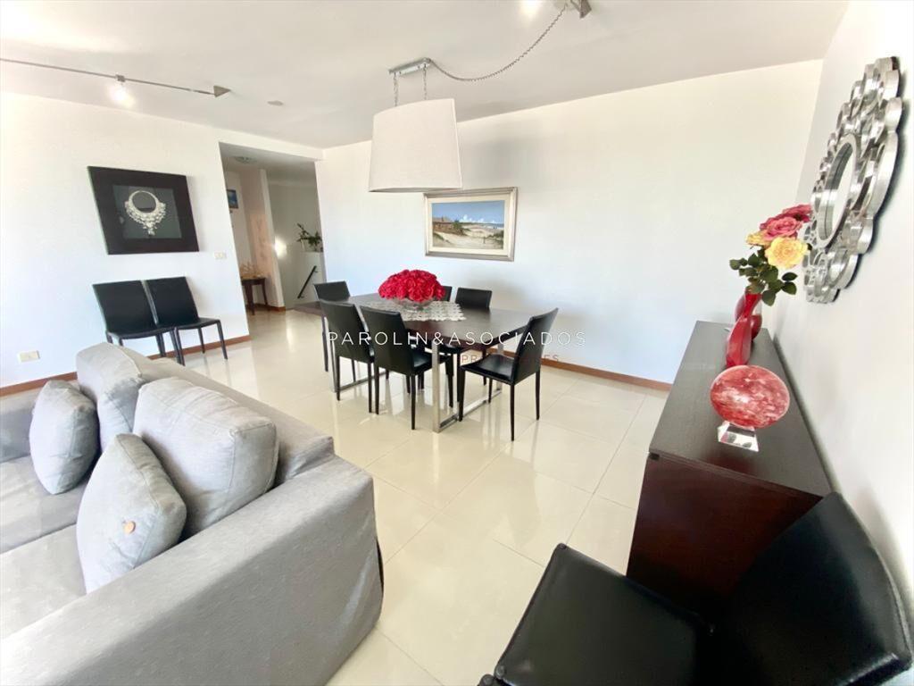 Pent House en venta de 3 dormitorios en edificio Tressessen