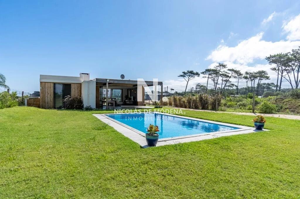 Impecable casa comoda e iluminada.