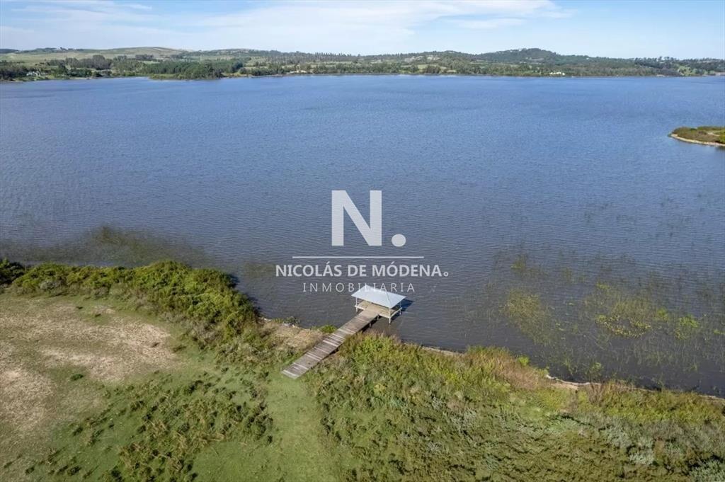 Chacra sobre Laguna del Sauce con costa, de 18 HA