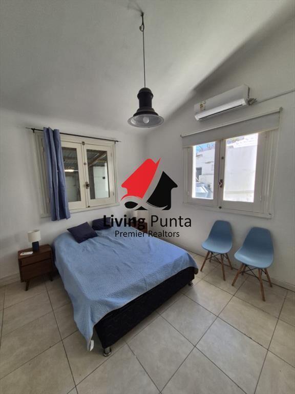 Casa de dos dormitorios en alquiler anual en del