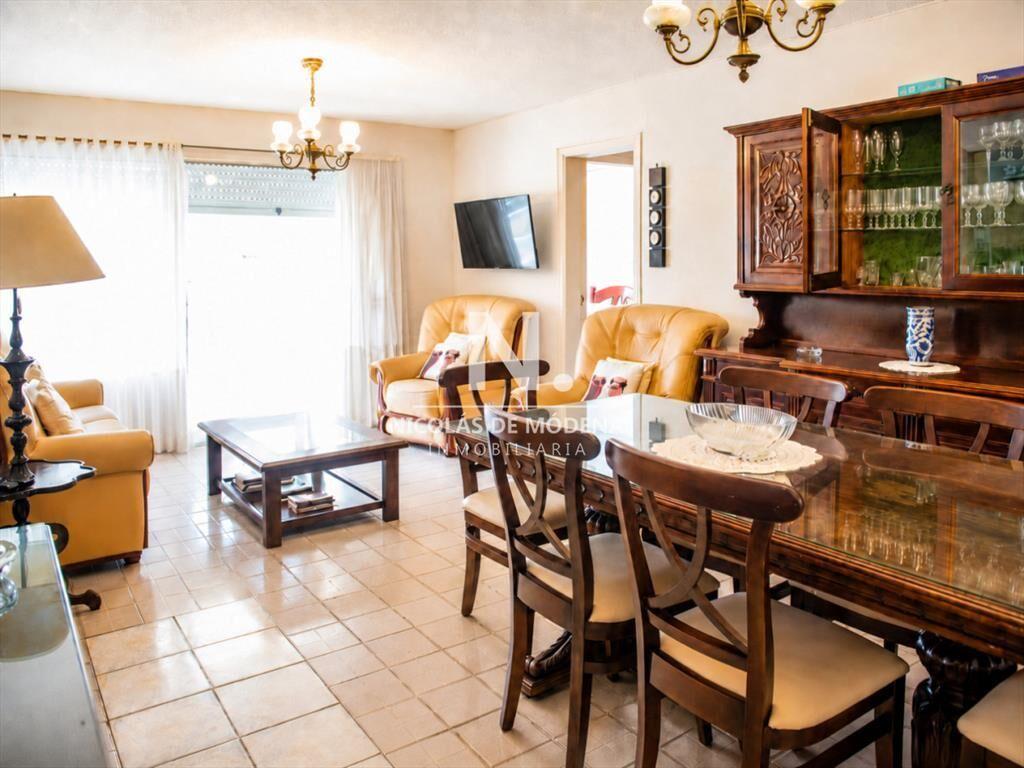 Vende apartamento de 2 dormitorios con vista al ,