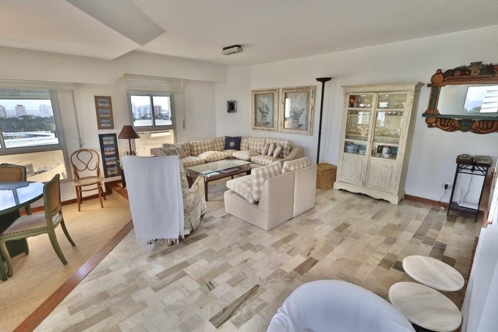 APARTAMENTO EN VENTA 3 DORMITORIOS -