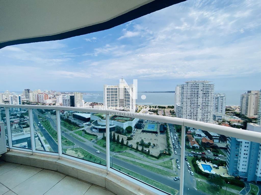 Apartamento en venta en de  3 dormitorios en  del