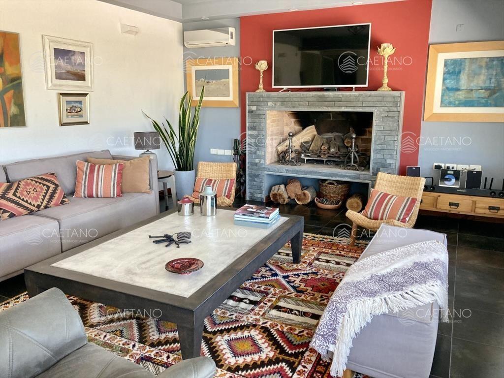 Casa Punta del Este en primera linea de la mansa