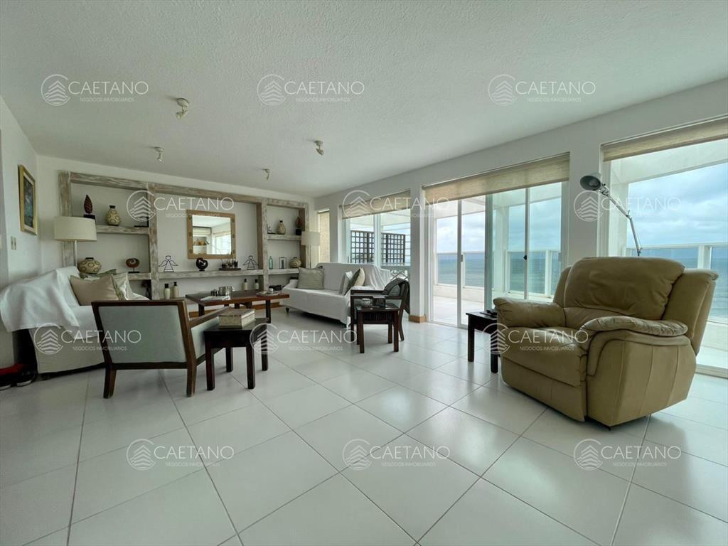 Excepcional penthouse en primera linea de la