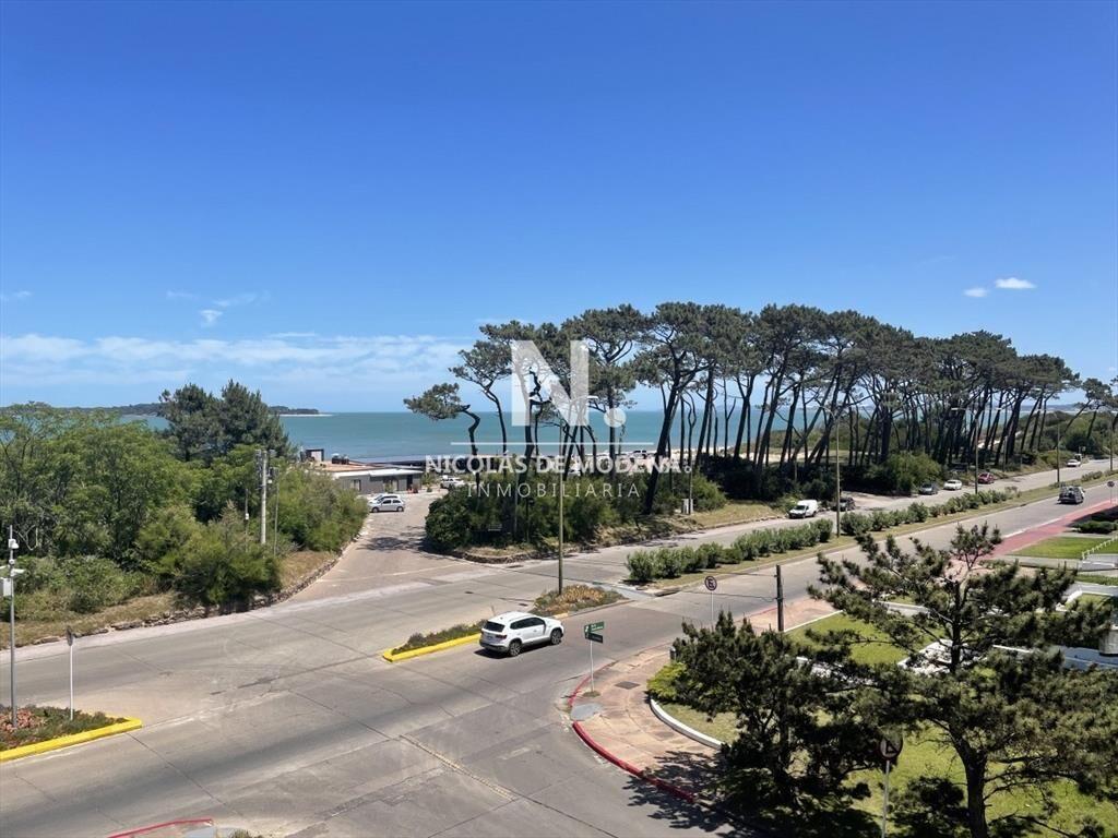 Departamento de 2 dormitorios en venta frente a