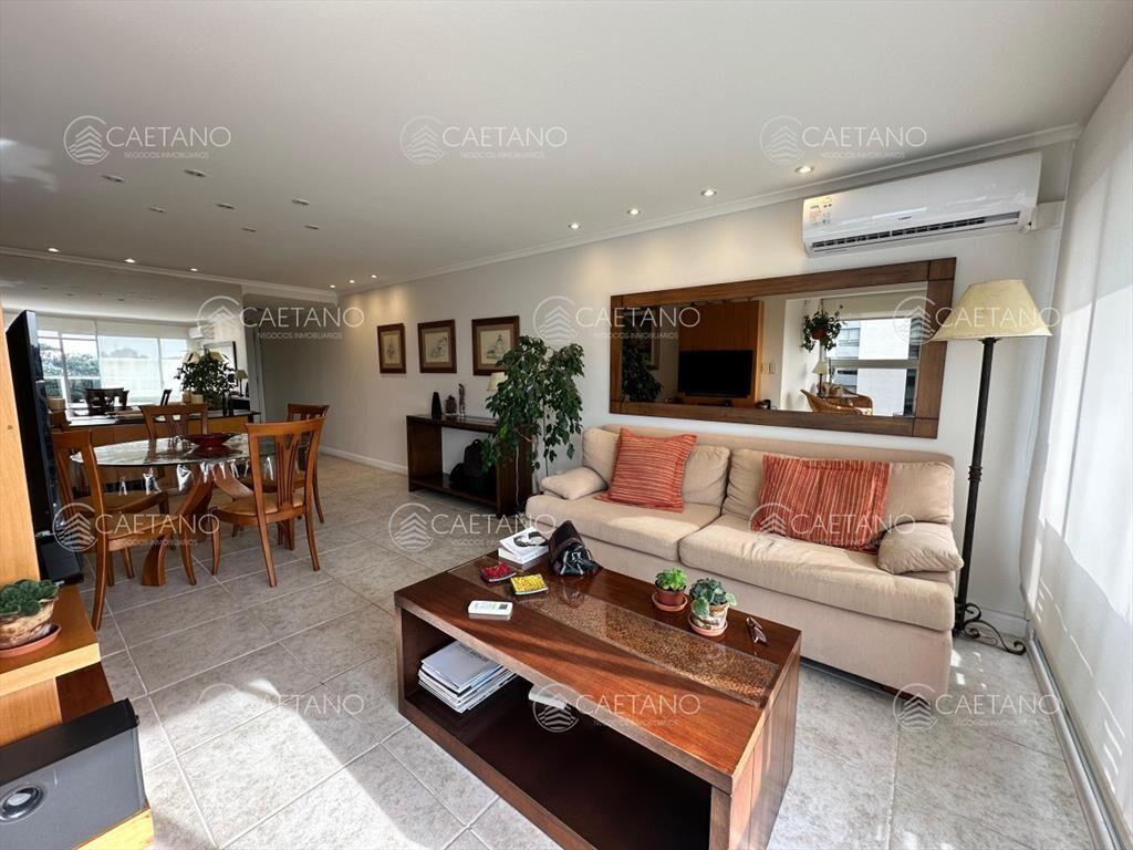Apartamento de 2 dormitorios y medio en Playa ,
