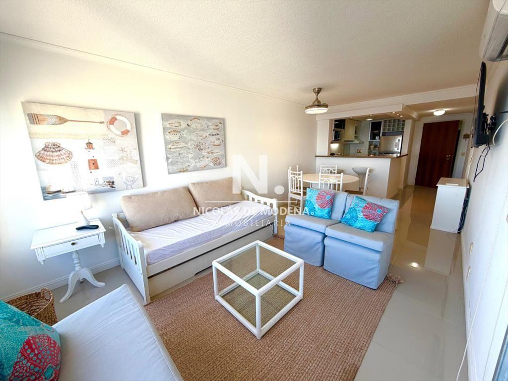 Apartamento en venta frente al mar, parada 19