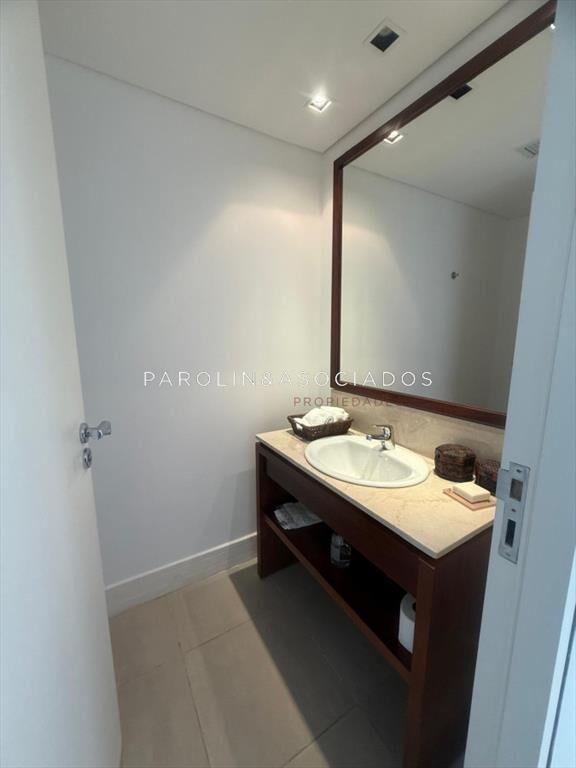 Apartamento en venta de 3 dormitorios en edificio
