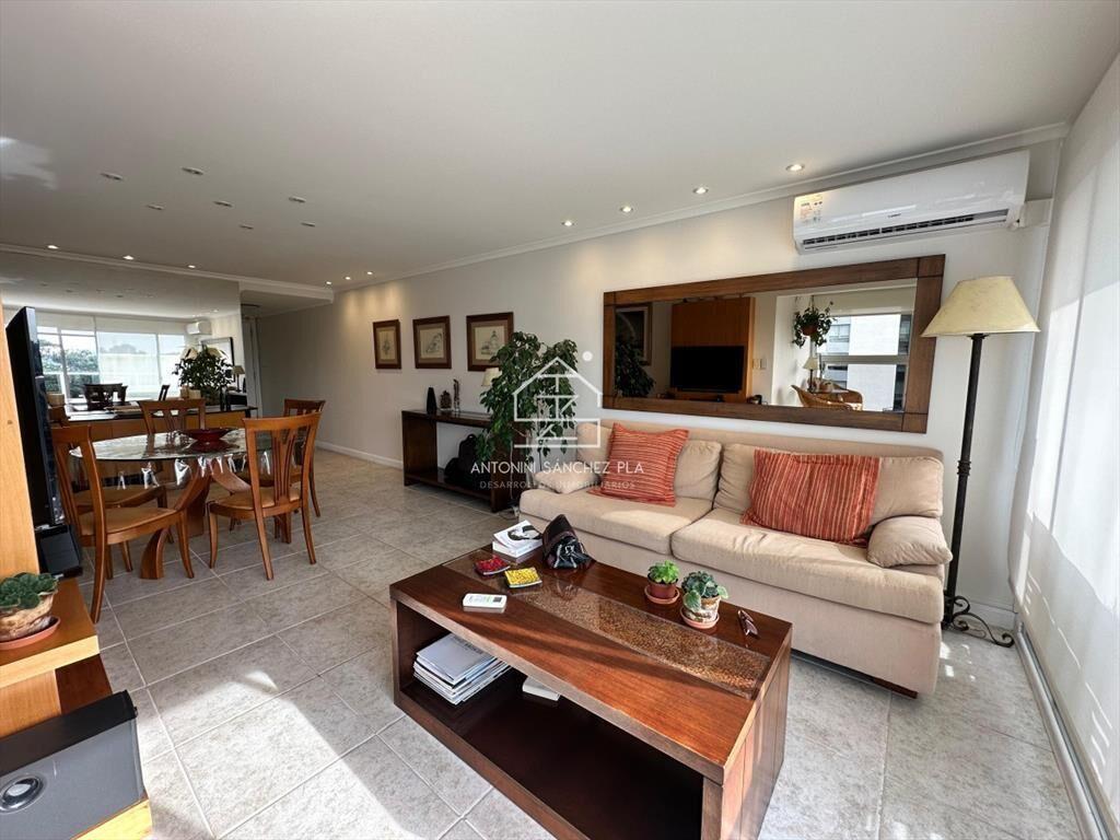 Apartamento de 2 dormitorios y medio en Playa Brava , Punta