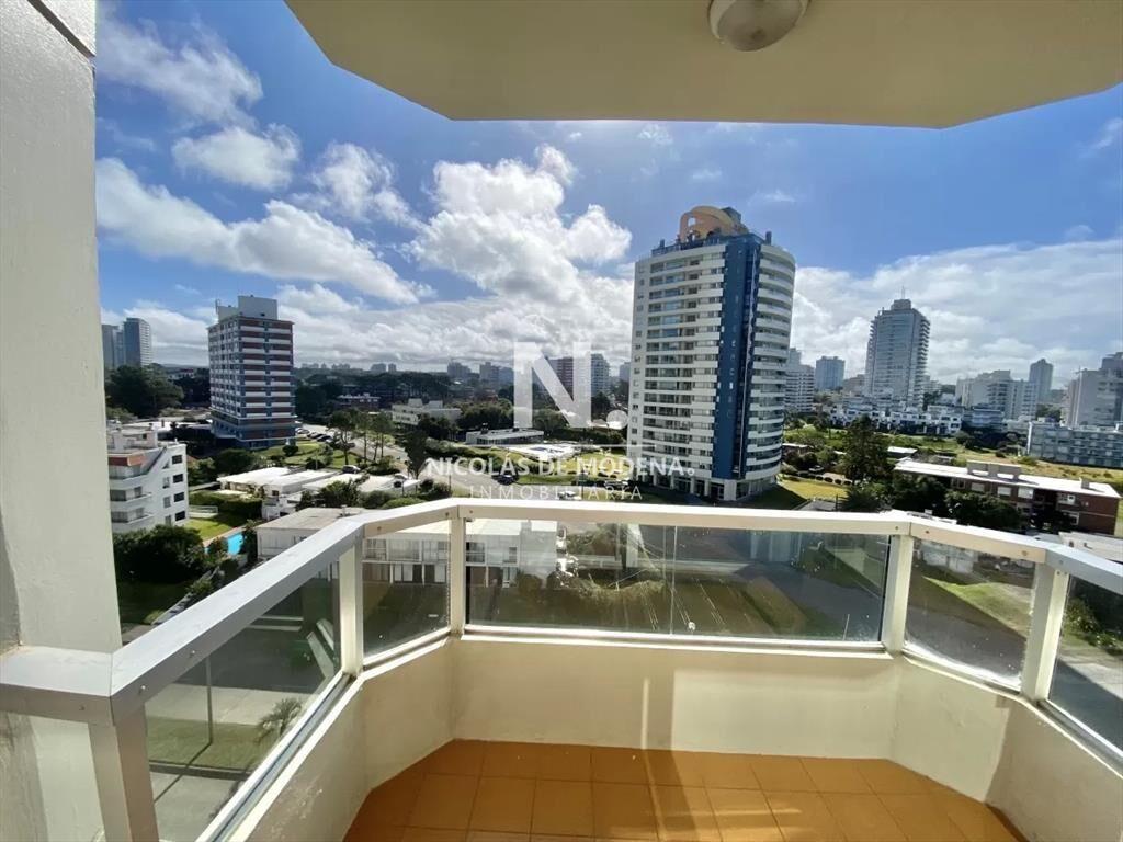 Oportunidad única en la prestigiosa Torre Marina, un espac