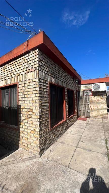 Casa de dos dormitorios en  venta en Jardines del Hipódromo