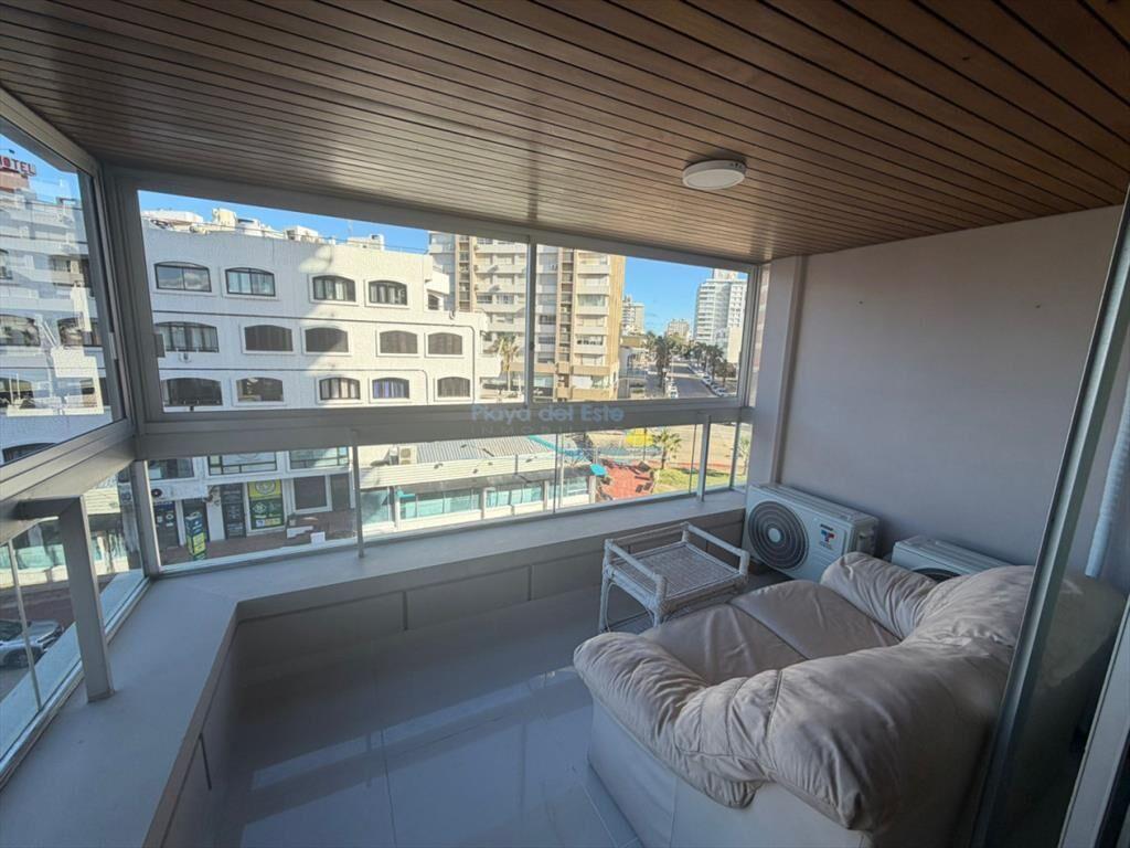 Apartamento de 3 dormitorios en alquiler anual e