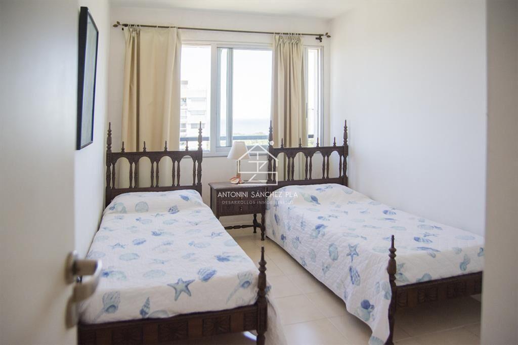 Vende apto de 2 dormitorios con vista al mar en Punta del e