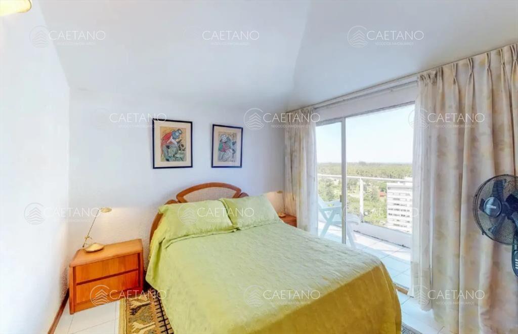 Penthouse en venta Playa Mansa - Tres Dormitorios