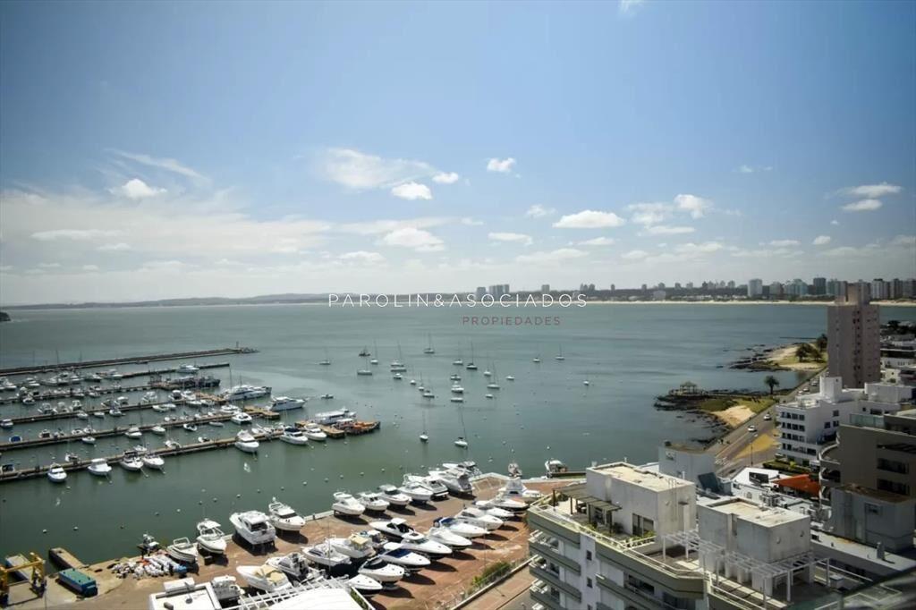 Departamento de 3 dormitorios + dep. en venta en