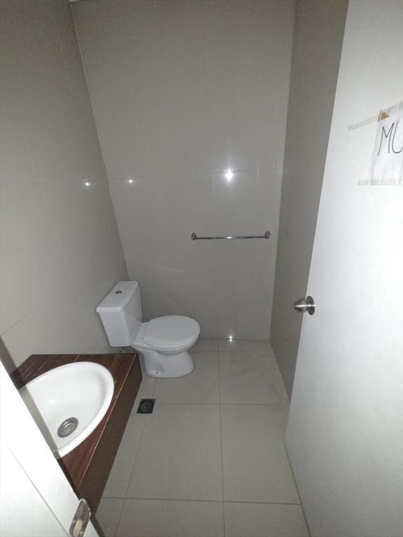 Sarandi y Bartolome Mitre, 8 mts de frente, 150 m2, excelen