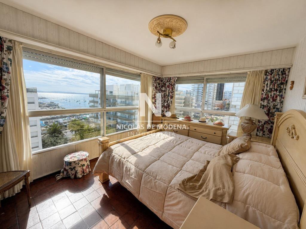 Alquila Apartamento en Península - Punta del Este de 3 dor