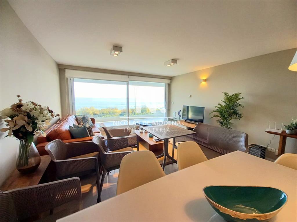 Apartamento Frente al Mar en Venta Dos y Servicio