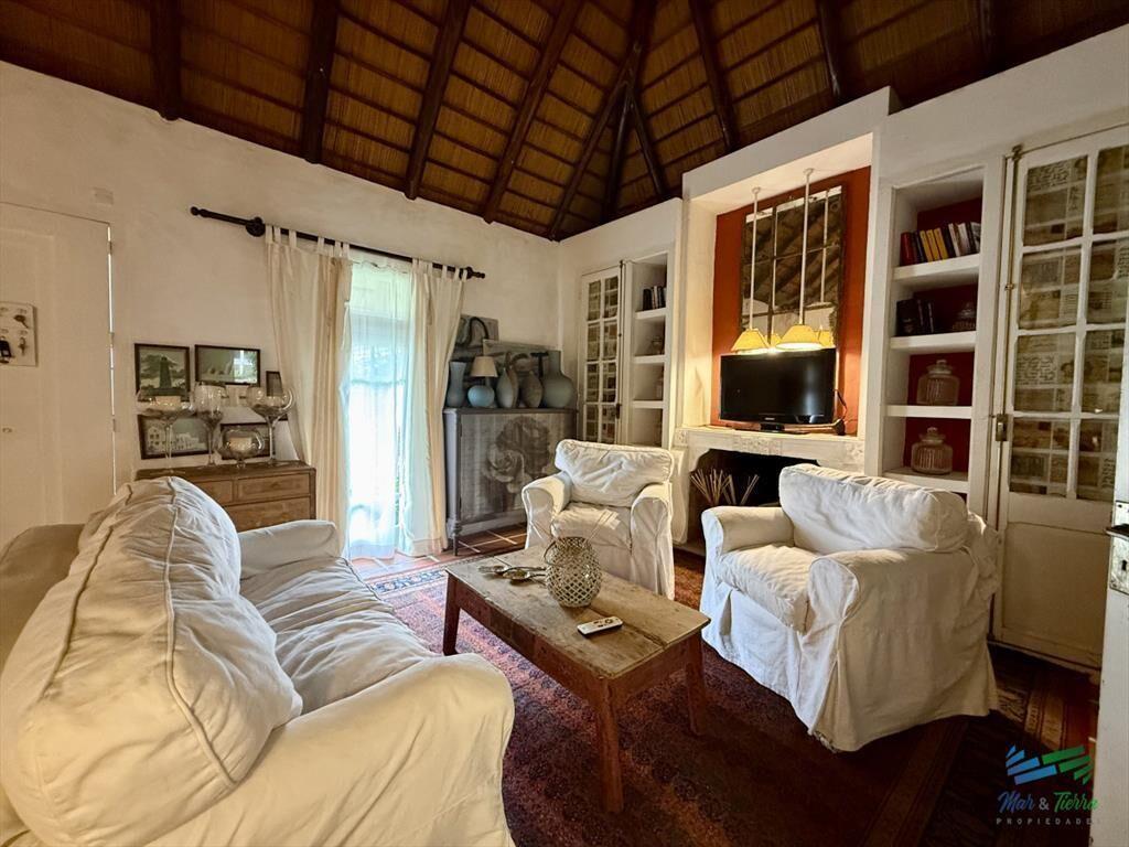 En venta casa 4 dormitorios con piscina en Punta