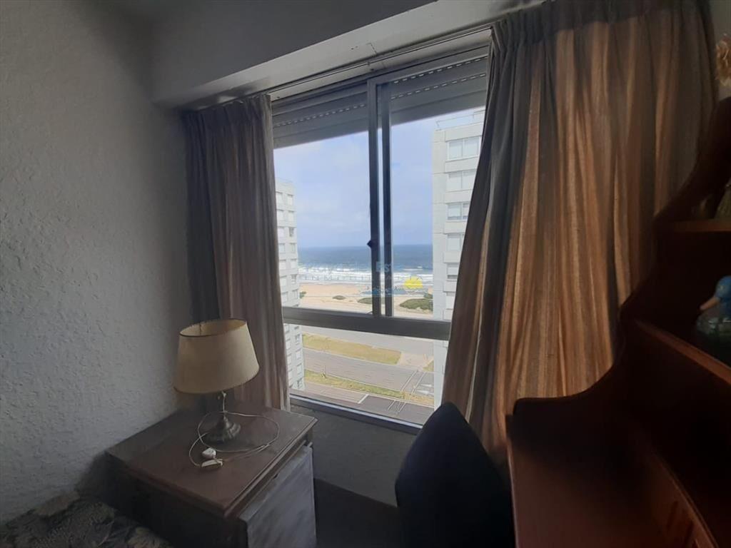 Apartamento en Brava, 3 dormitorios *