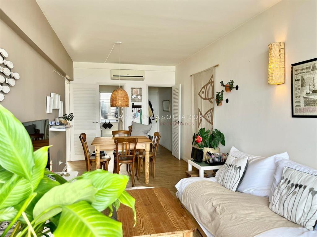 Apartamento de 2 dormitorios en playa Brava, del