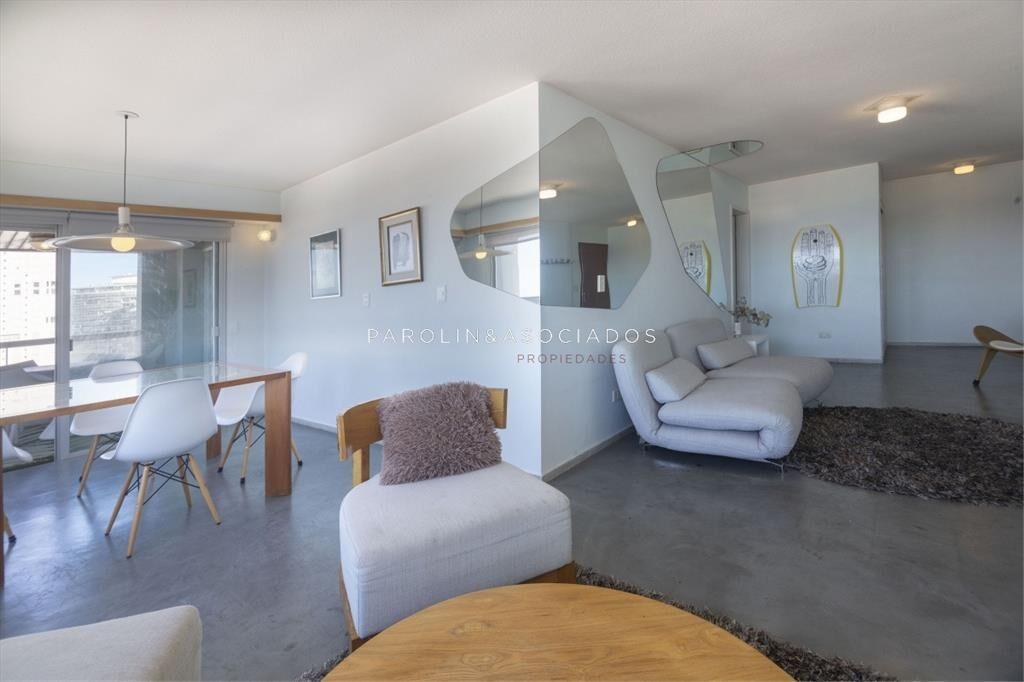 Apartamento en venta de 2 dormitorios en edificio