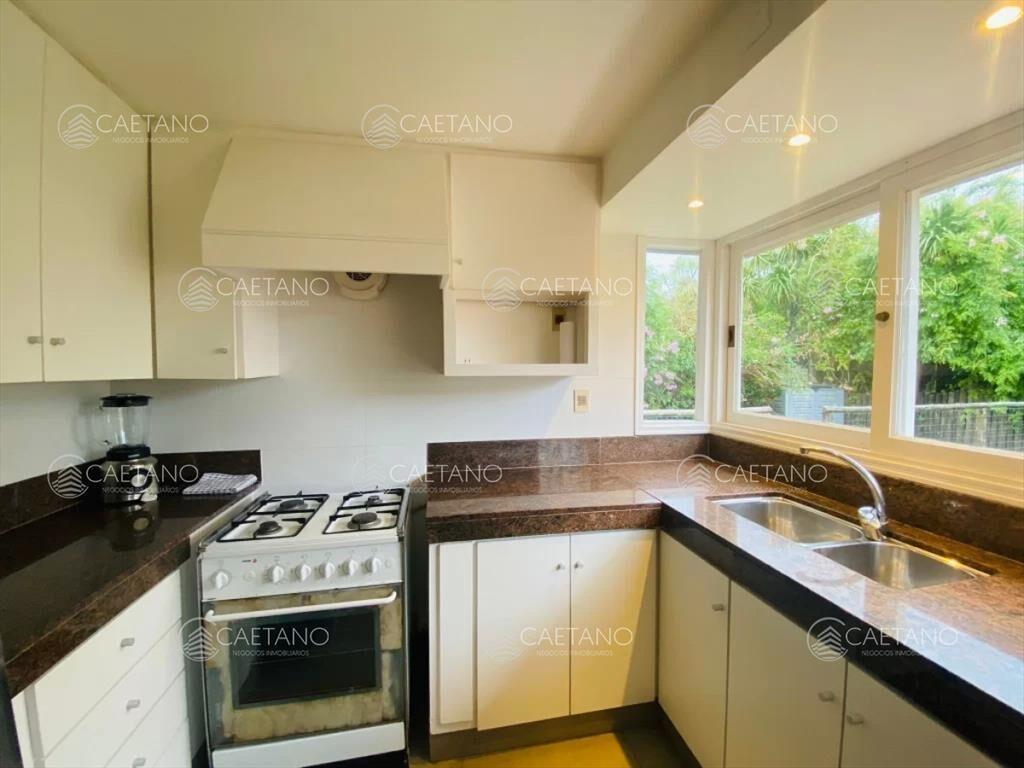 Excelente casa en venta de La Barra de tres + con