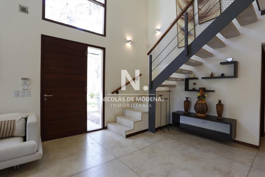 Casa dentro complejo solanas barrio cerrado
