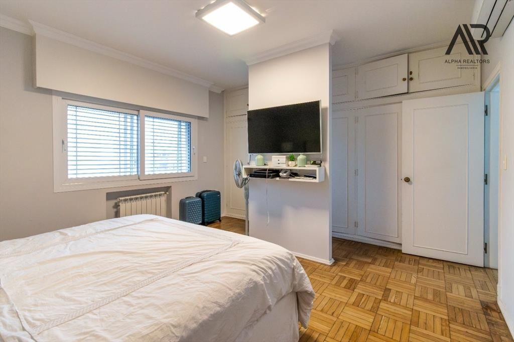 Apartamento en venta c/ cochera en Punta Carretas