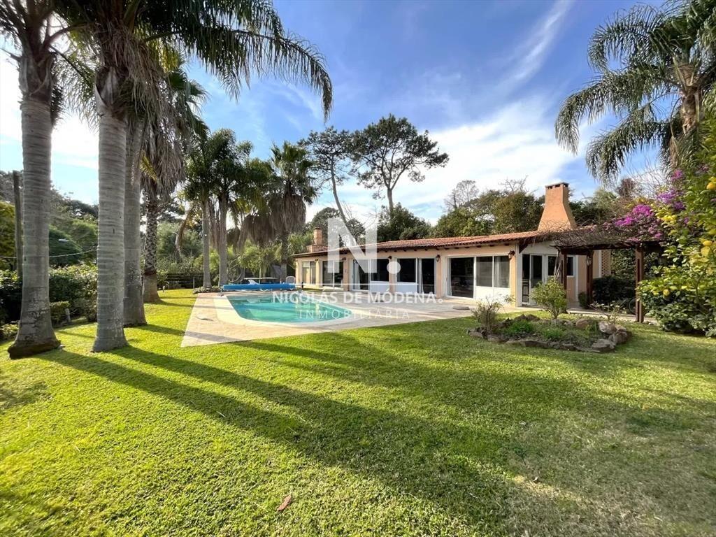 Elegante casa ubicada en  Lugano, Punta del Este