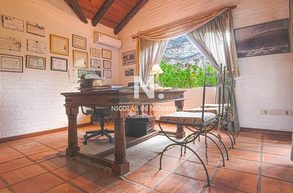 En venta impecable casa de 3 dormitorios, en del