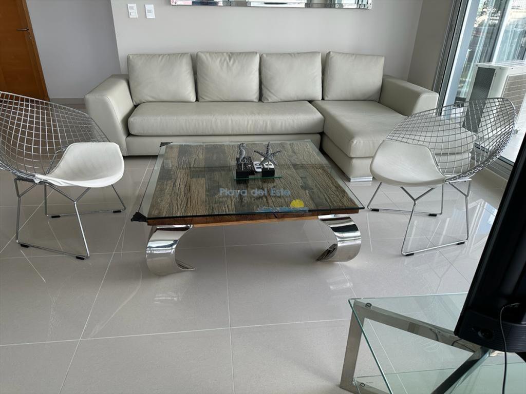 Apartamento en Venta de 3 Dormitorios en Punta ,