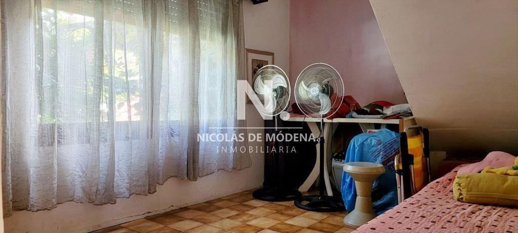 Hermosa casa de 2 niveles, con amplios espacios.