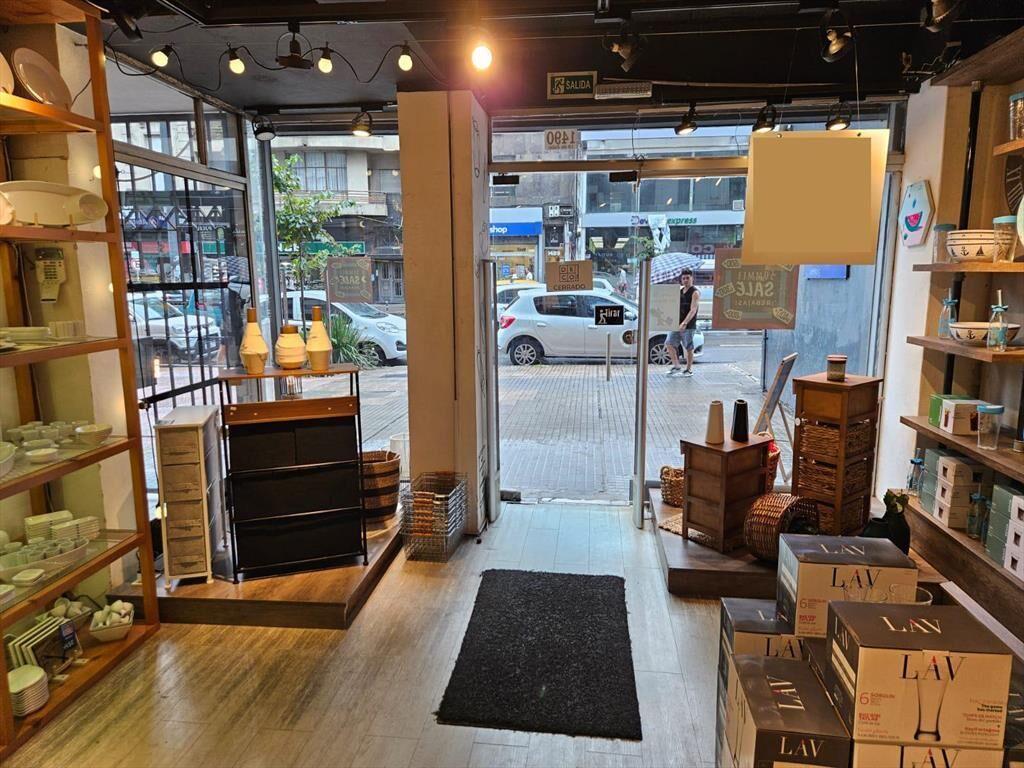 18 y Constituyente, 5 mts de frente, 140 m2 de salón, listo
