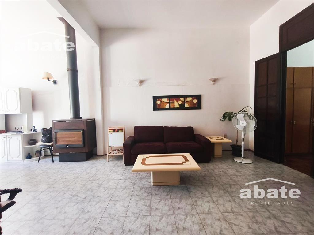 Venta Casa de 3 dormitorios, Escritorio y Jardín en Pocitos