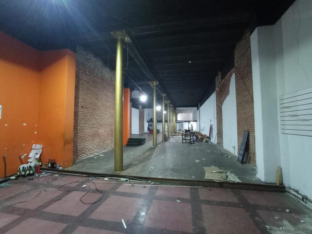 Rincón casi Plaza Matriz, mega local de 10 mts de frente, 7