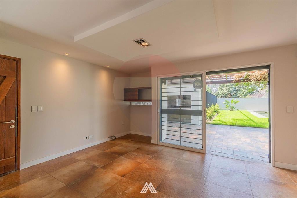 Casa reciclada, 3 dormitorios,  jardín y piscina
