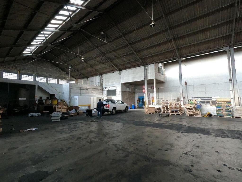 Venta Local Industrial en Aguada Av. Rondeau 5.300 metros
