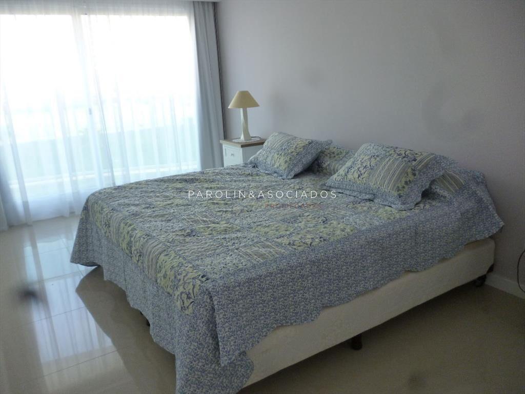 Apartamento en venta en Casino Tower, Punta del