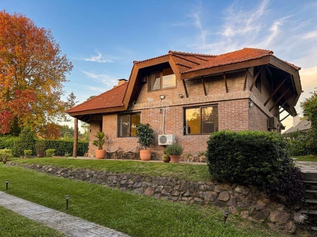 CASA EN VENTA Y ALQUILER ANUAL EN PINARES