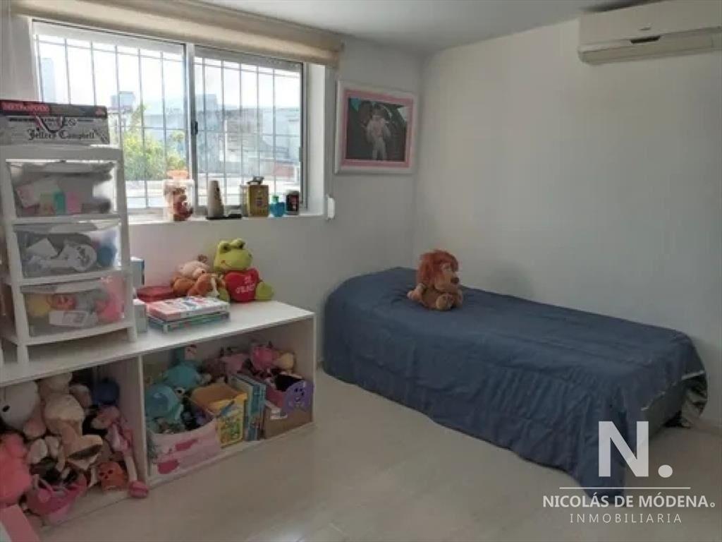 Vendo casa de 4 dormitorios,3 baños y piscina climatizada.