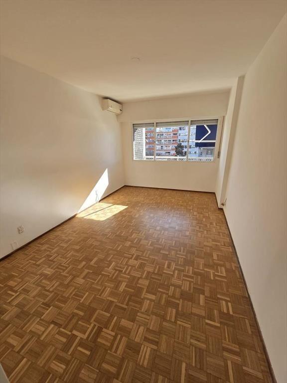 Plaza Gomensoro, vista al mar, piso alto, 155 m2, 3 dormito