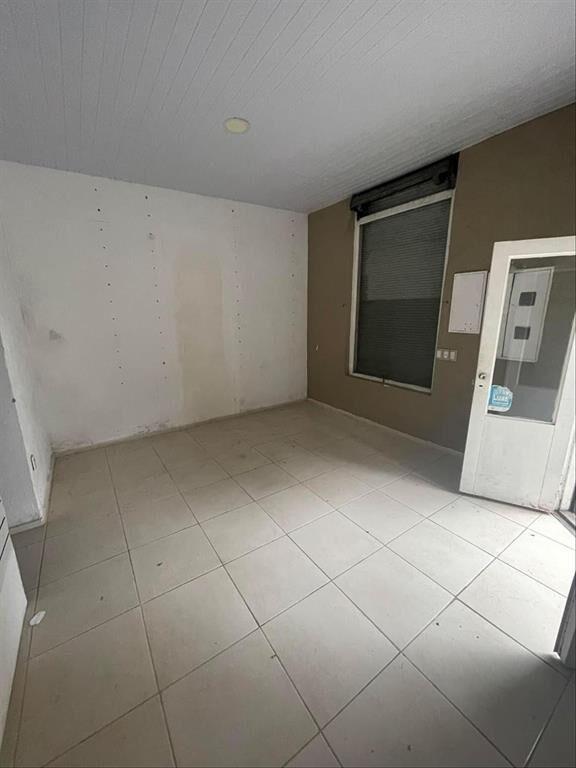 LOCAL COMERCIAL CON FRENTE A 2 CALLES D.ARAMBURÚ Y PORONGOS