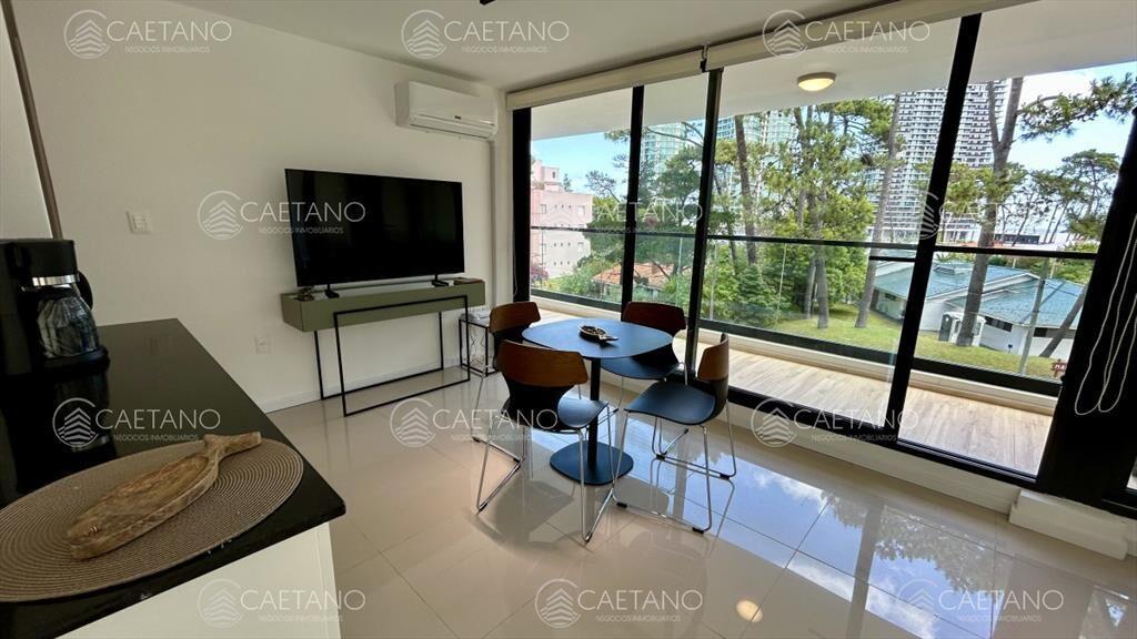 Apartamento en alquiler en Playa Mansa, 2