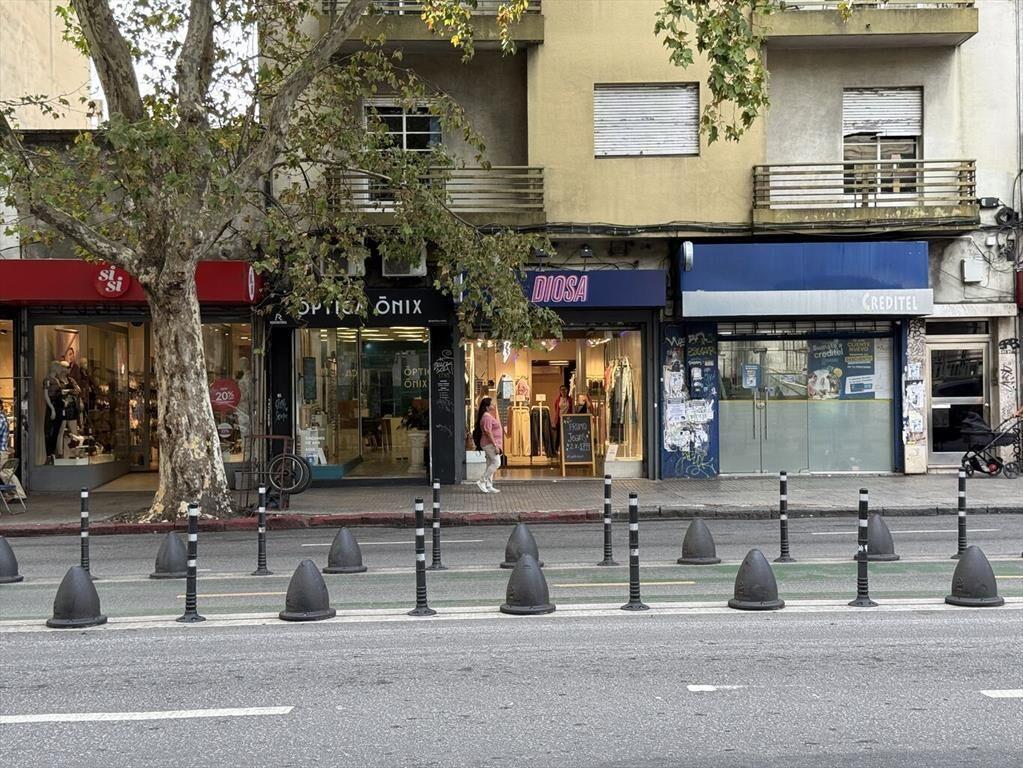 ALQUILER LOCAL 18 DE JULIO Y TRISTÁN NARVAJA